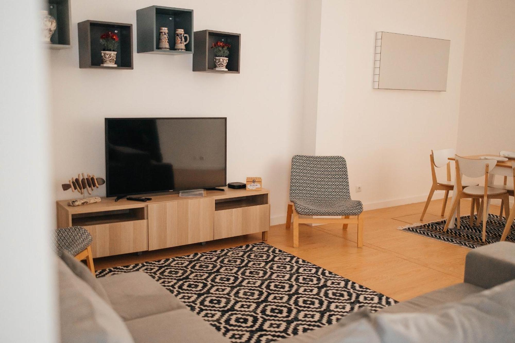 Apartamento T4 No *